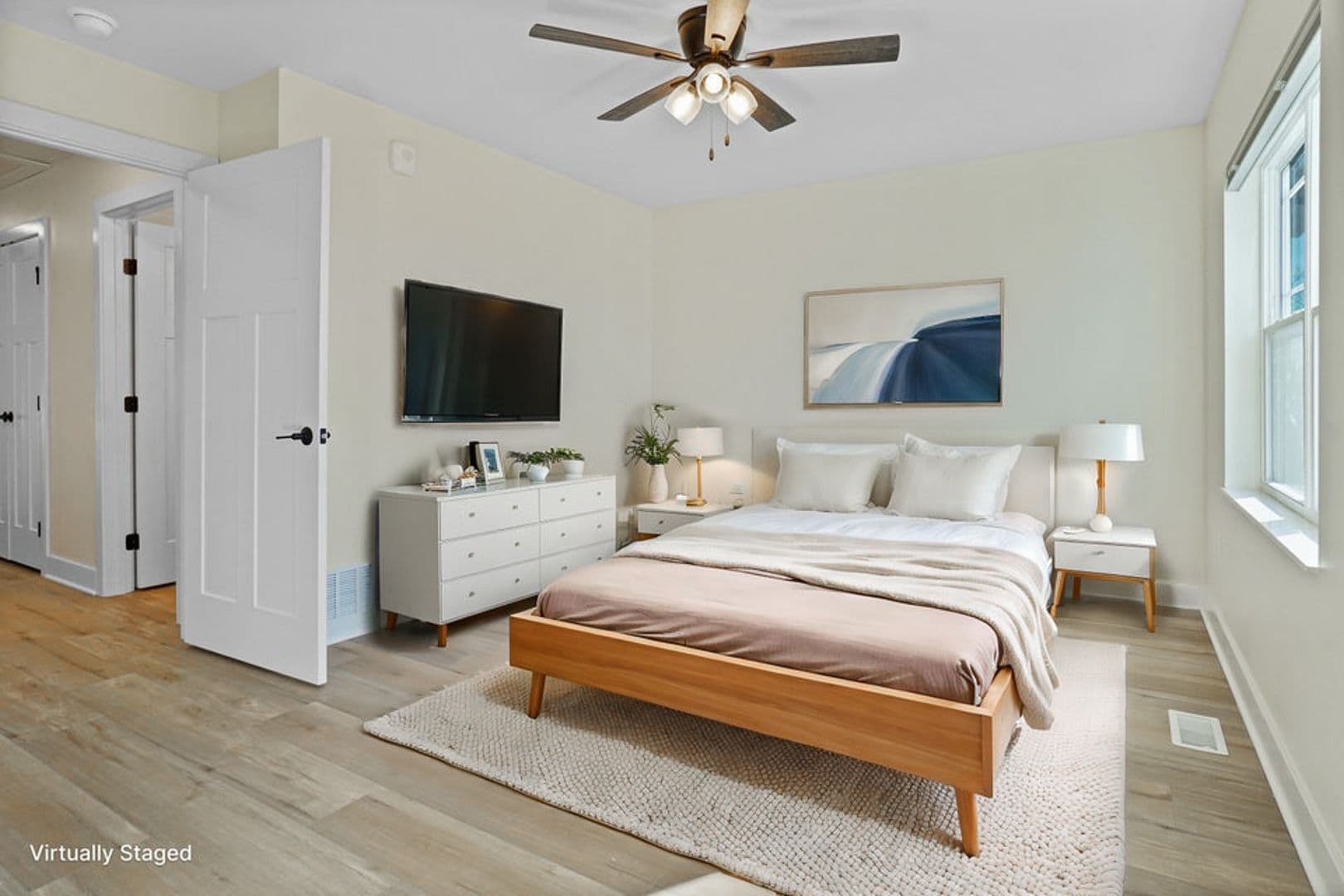Slinger Apartment: 113 Eiche Dr
