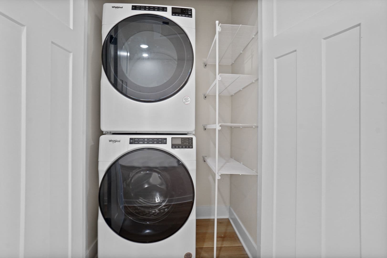 Slinger Apartment: 113 Eiche Dr
