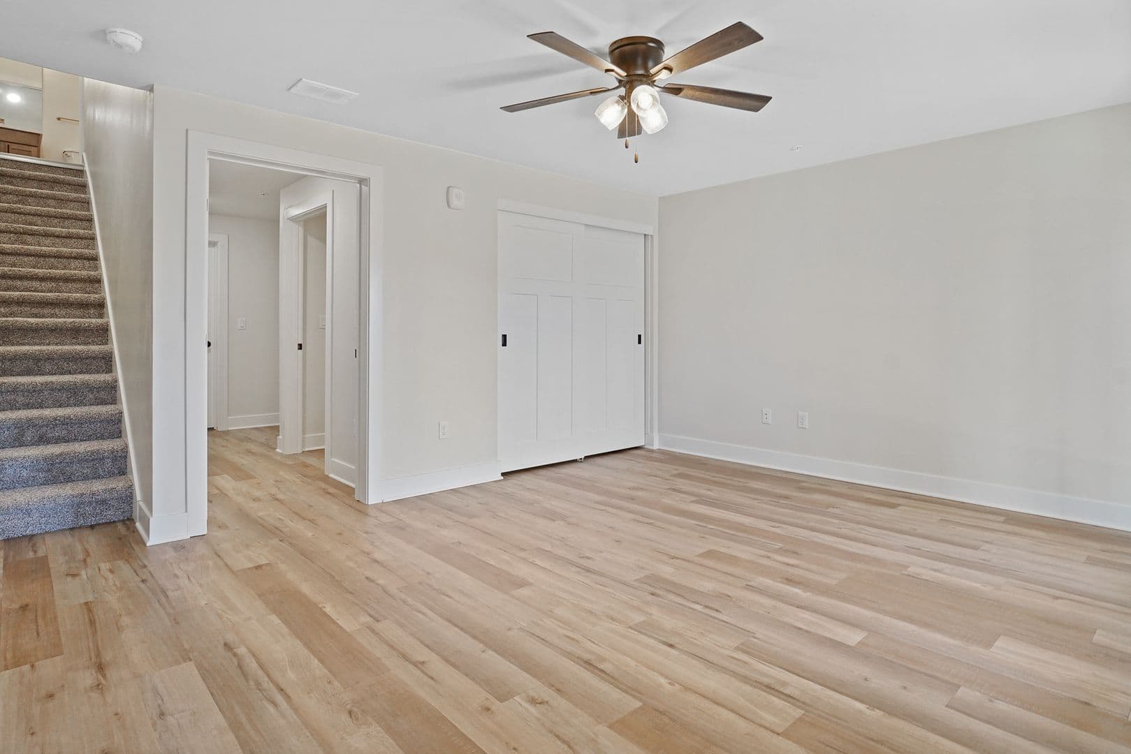 Slinger Apartment: 113 Eiche Dr