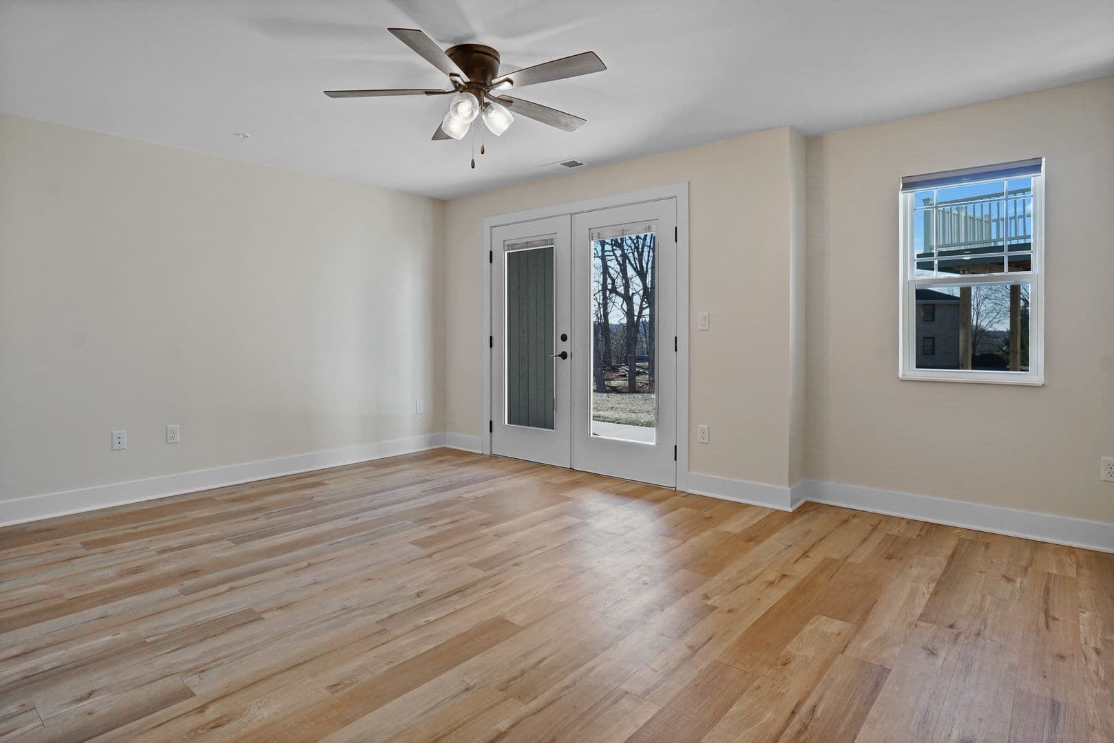 Slinger Apartment: 113 Eiche Dr