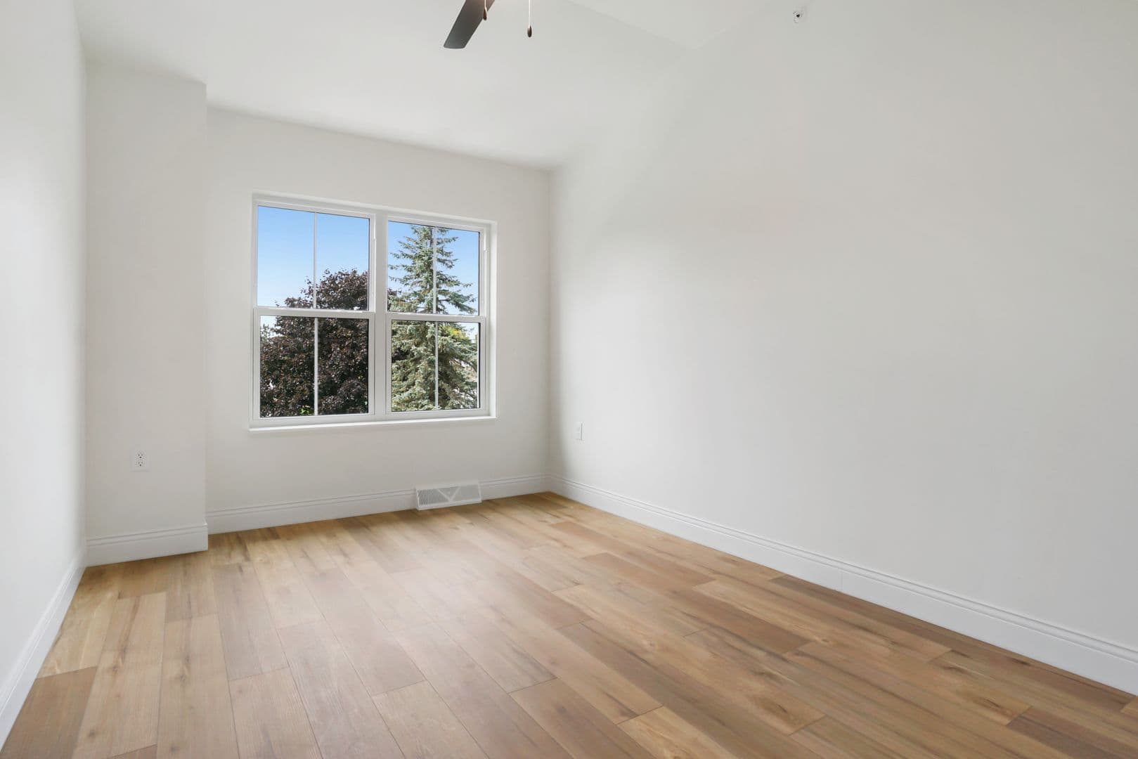 Slinger Apartment: 115 Kettle Moraine Drive S.