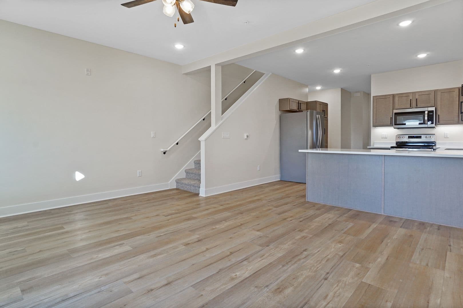 Slinger Apartment: 113 Eiche Dr
