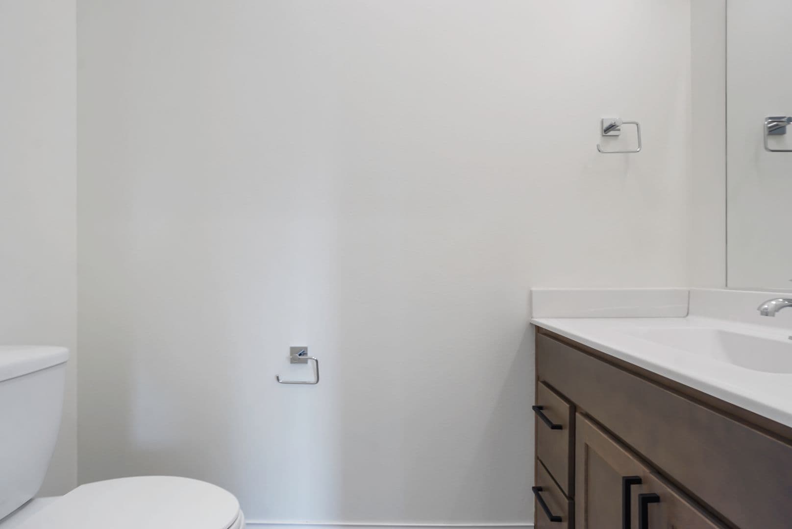 Slinger Apartment: 115 Kettle Moraine Drive S.