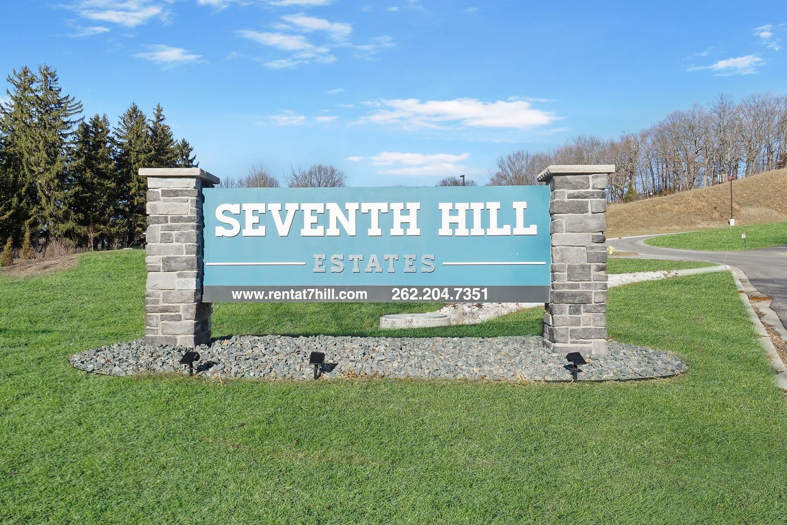 Slinger Apartment: 113 Eiche Dr