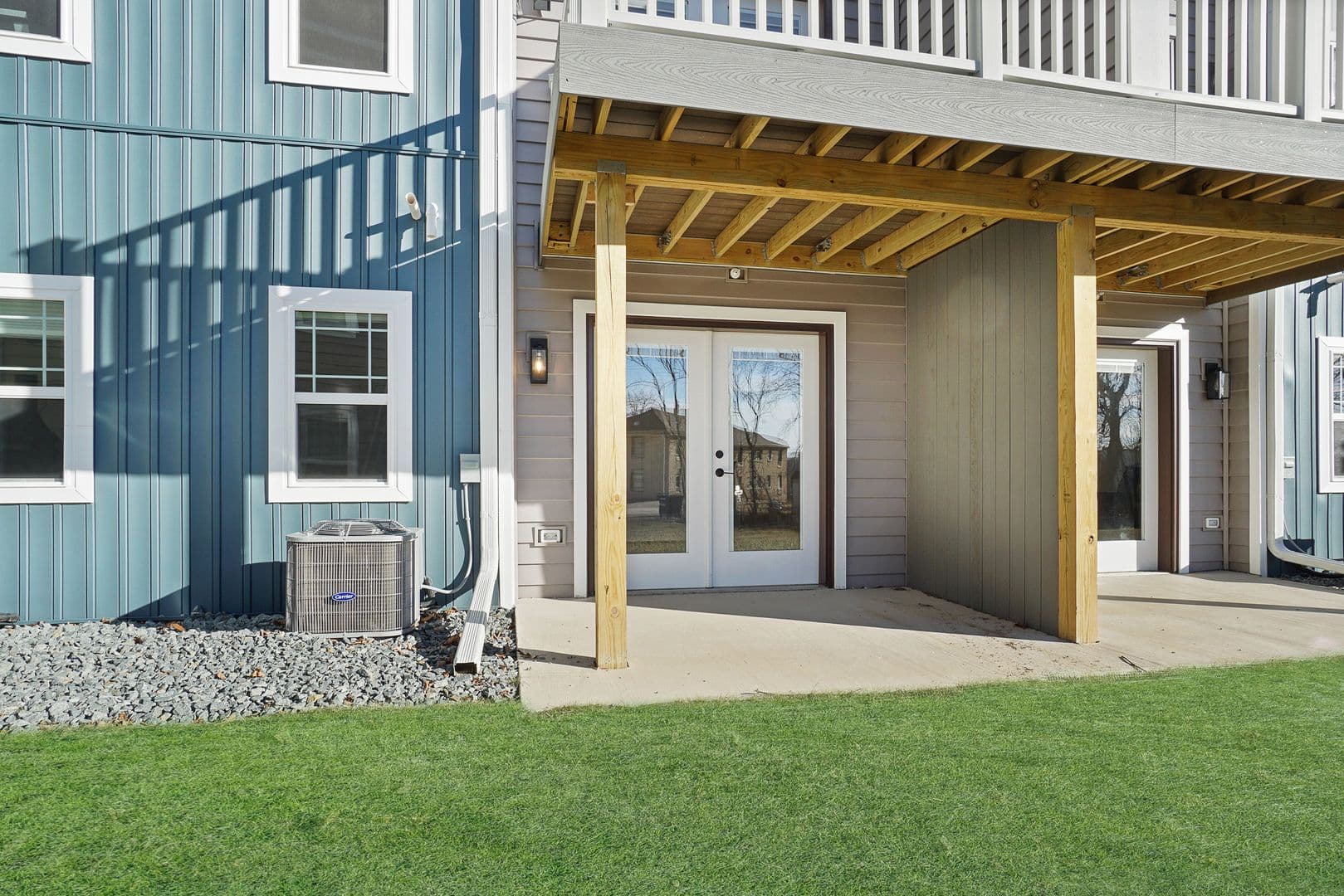 Slinger Apartment: 113 Eiche Dr