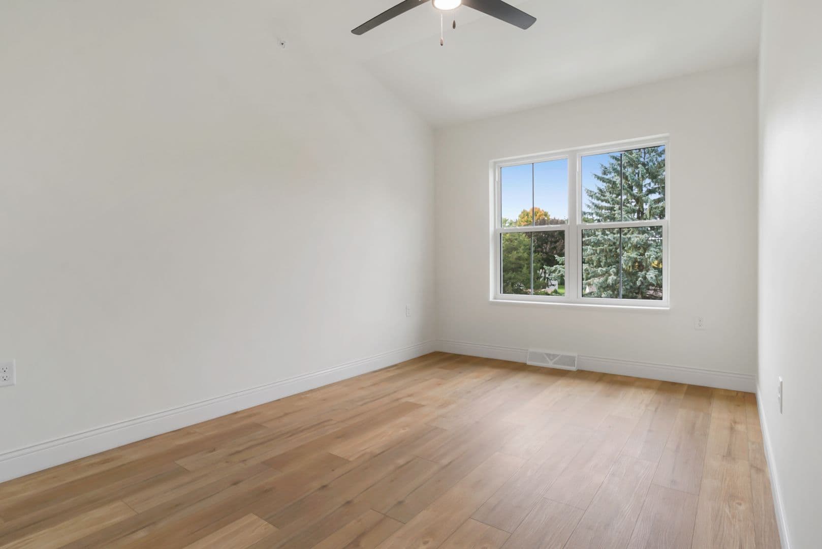 Slinger Apartment: 115 Kettle Moraine Drive S.