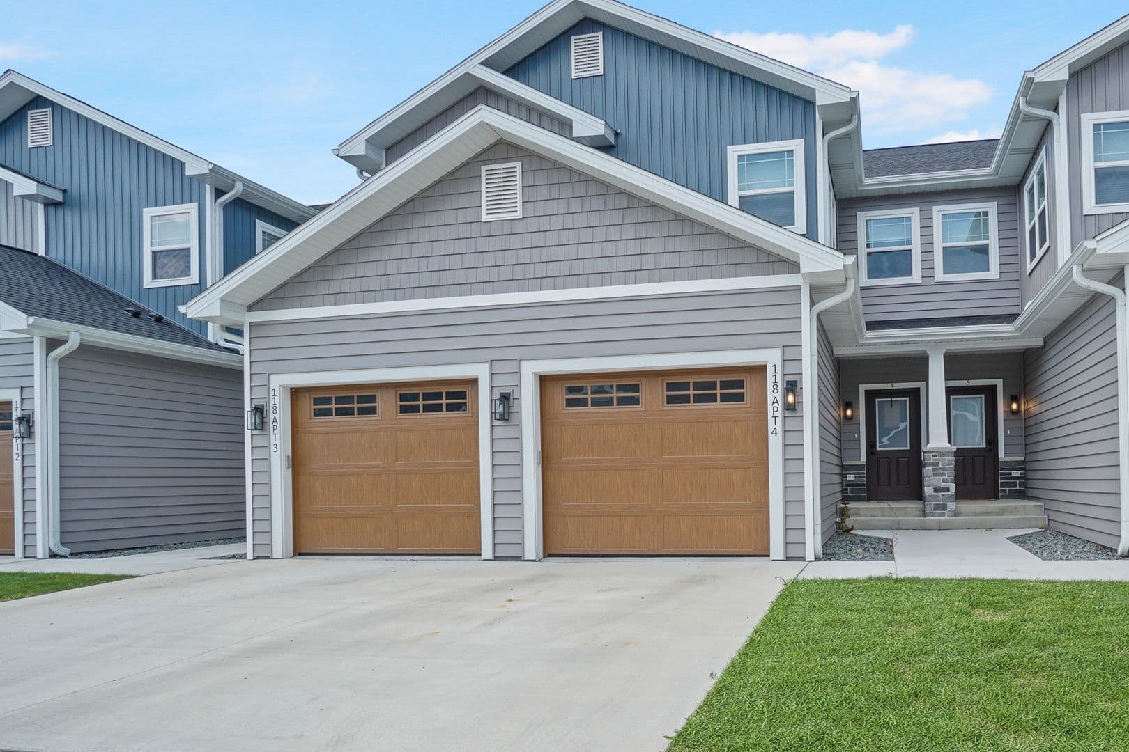 Slinger Apartment: 113 Eiche Dr