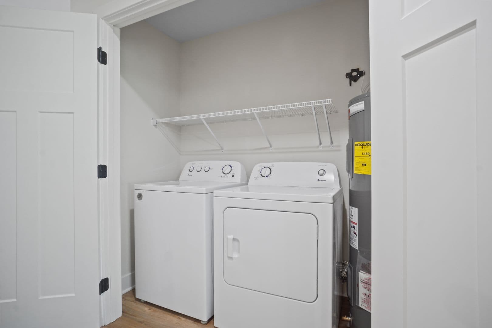 Slinger Apartment: 113 Eiche Dr