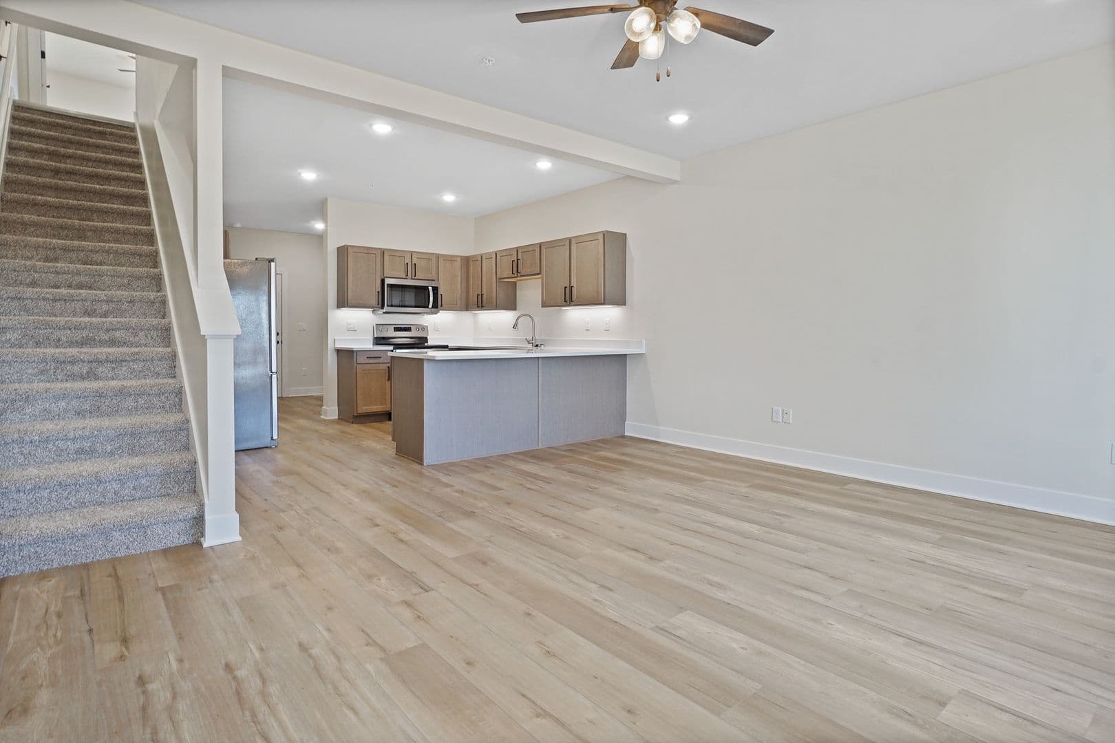 Slinger Apartment: 113 Eiche Dr