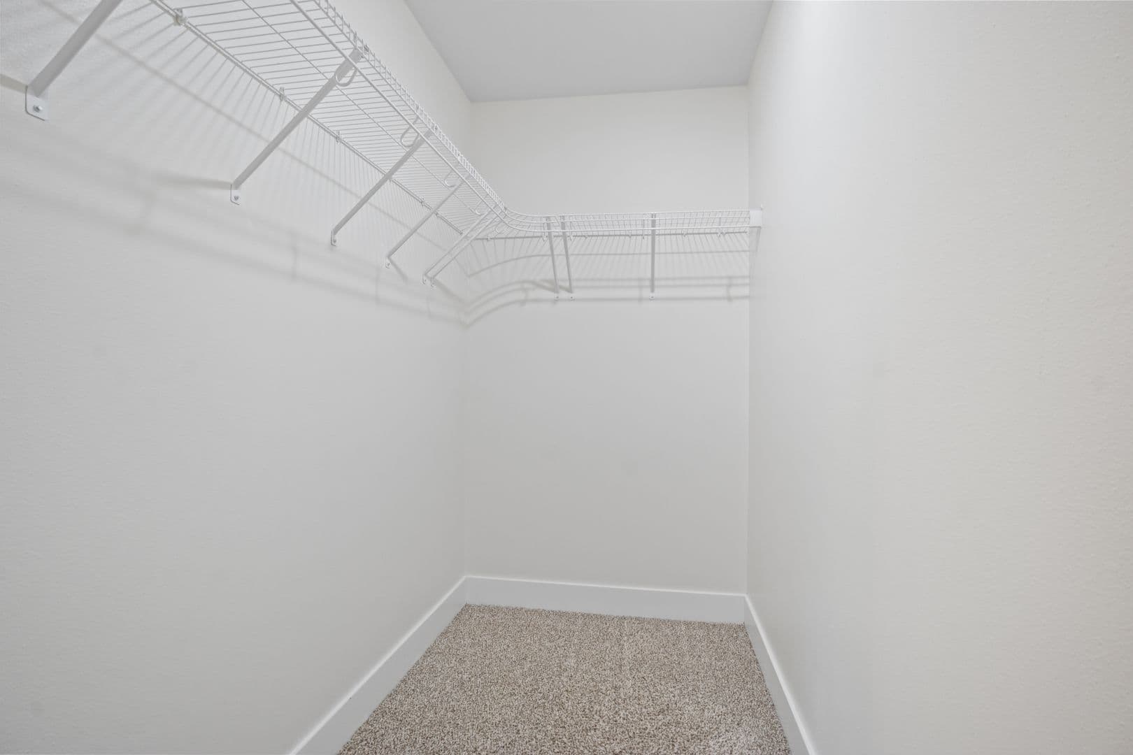 Slinger Apartment: 113 Eiche Dr