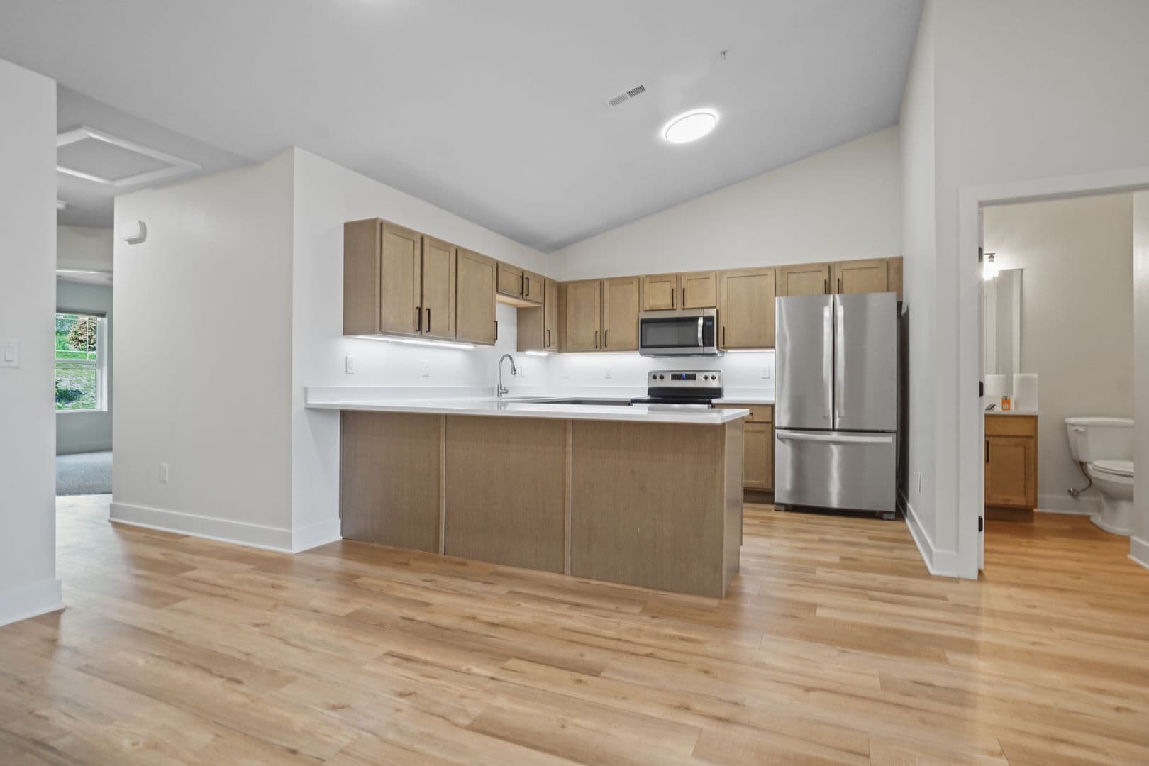 Slinger Apartment: 113 Eiche Dr