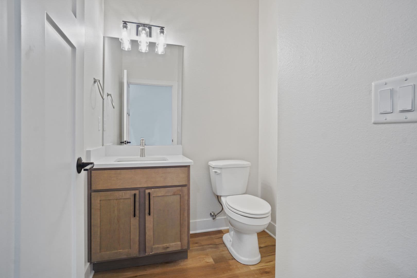 Slinger Apartment: 113 Eiche Dr