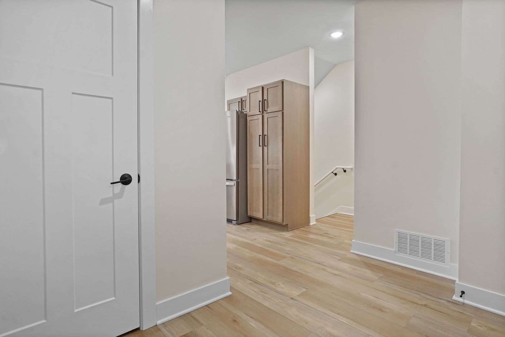 Slinger Apartment: 113 Eiche Dr