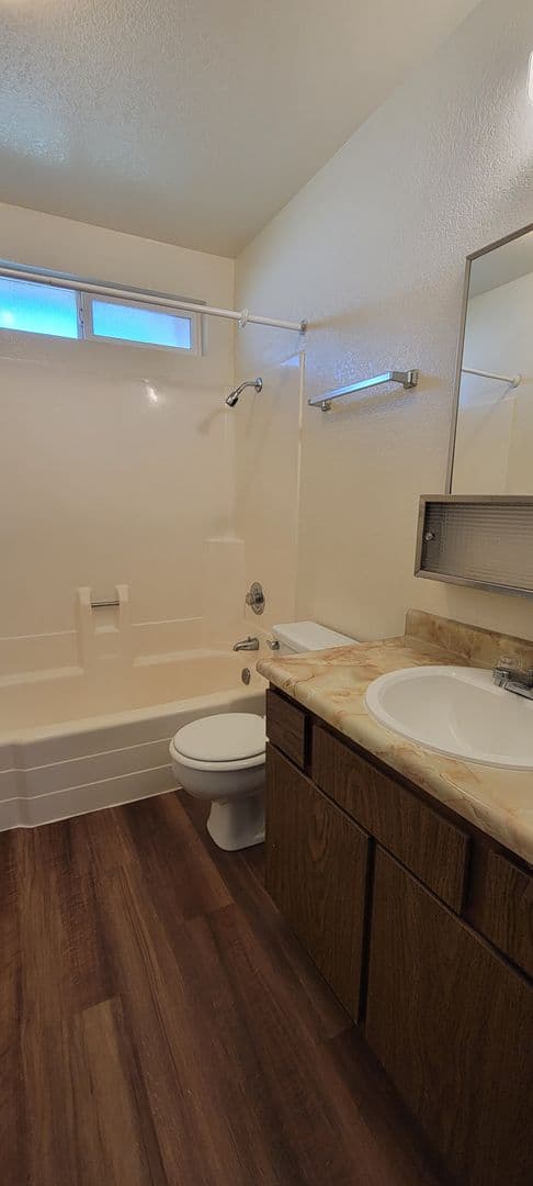 REDDING Apartment: 880 SHILOH CT