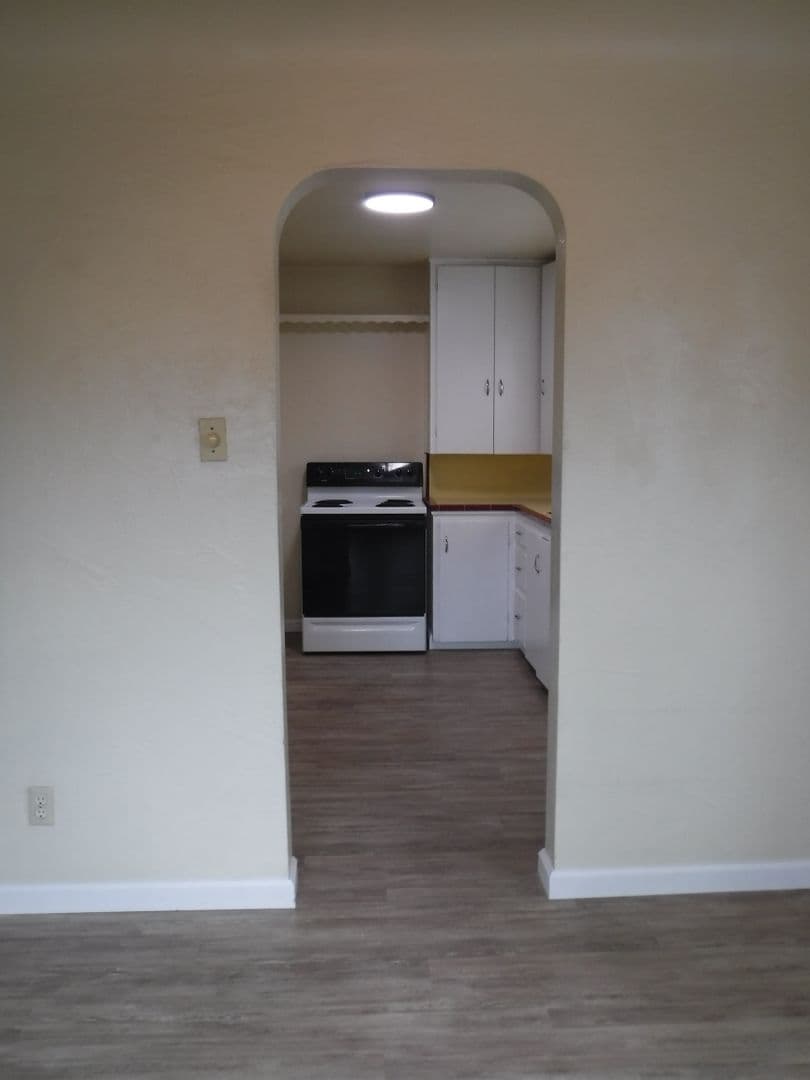 REDDING Apartment: 2222 CALIFORNIA STREET