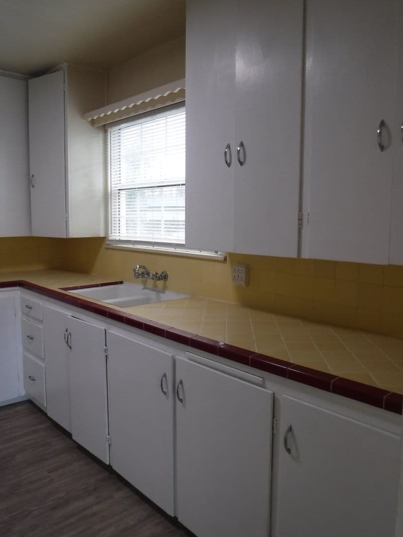 REDDING Apartment: 2222 CALIFORNIA STREET
