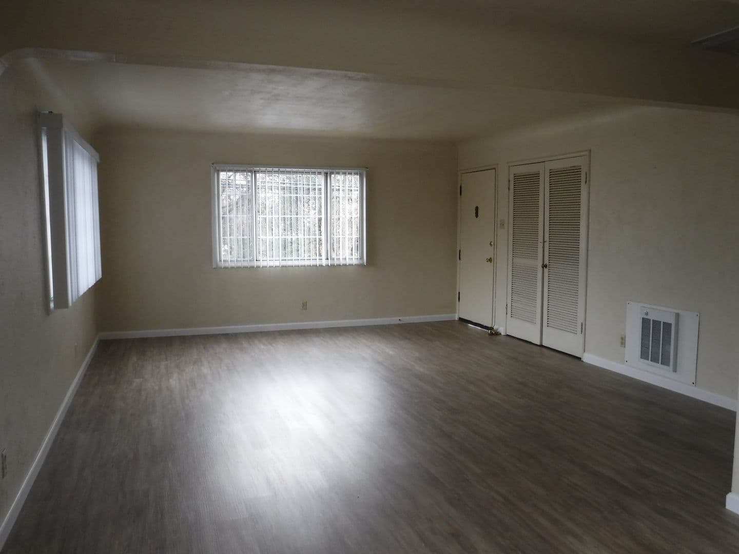 REDDING Apartment: 2222 CALIFORNIA STREET