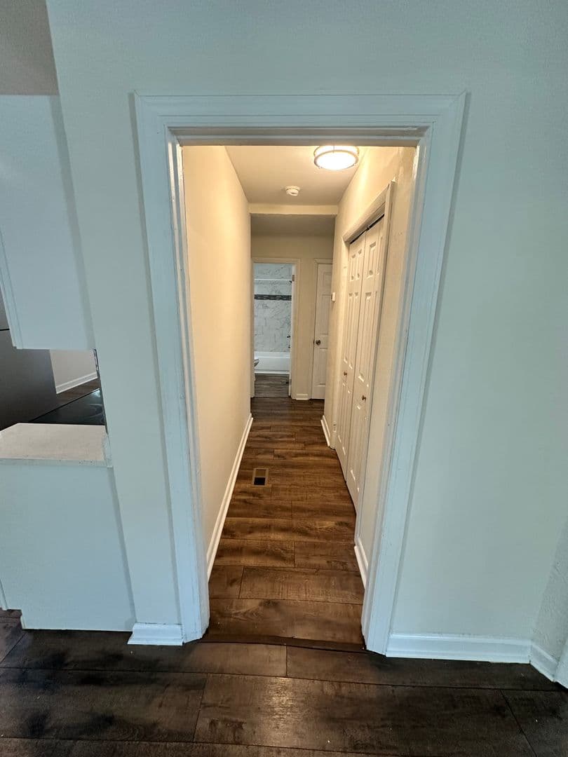Hampton House: 227 Settlers Landing