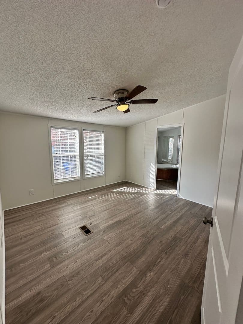 Suffolk Apartment: 261 Burnett Way