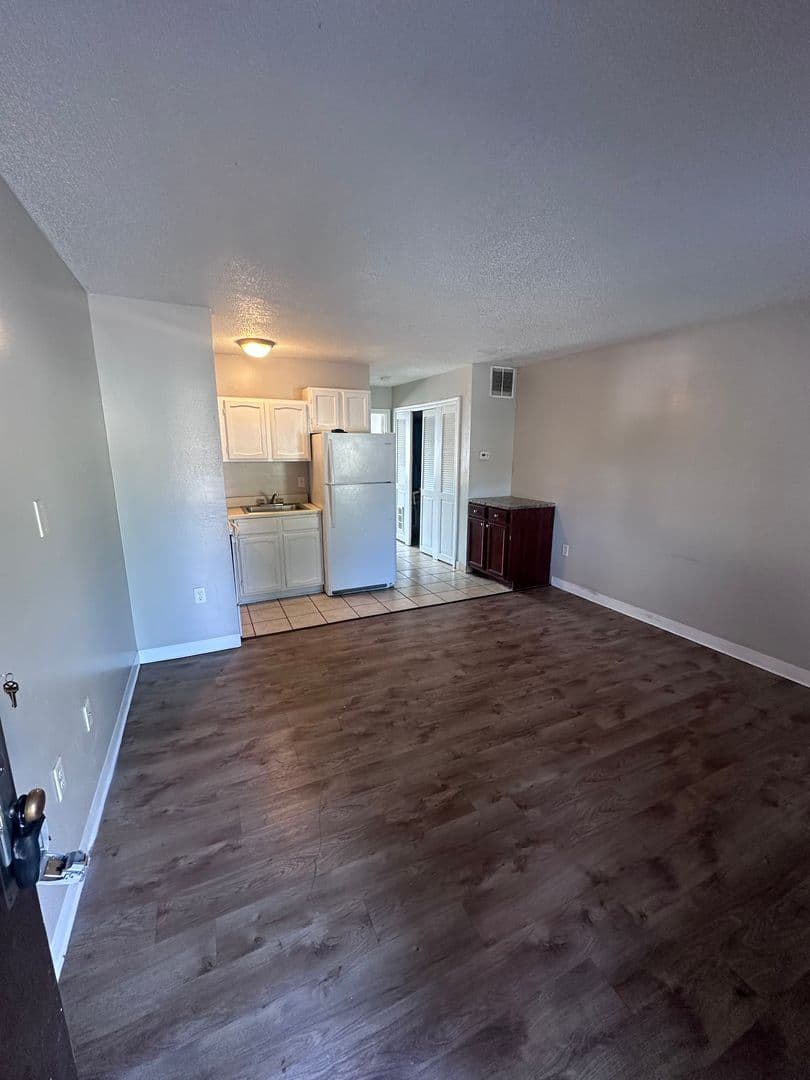 Newport News Apartment: 15910 Warwick Blvd
