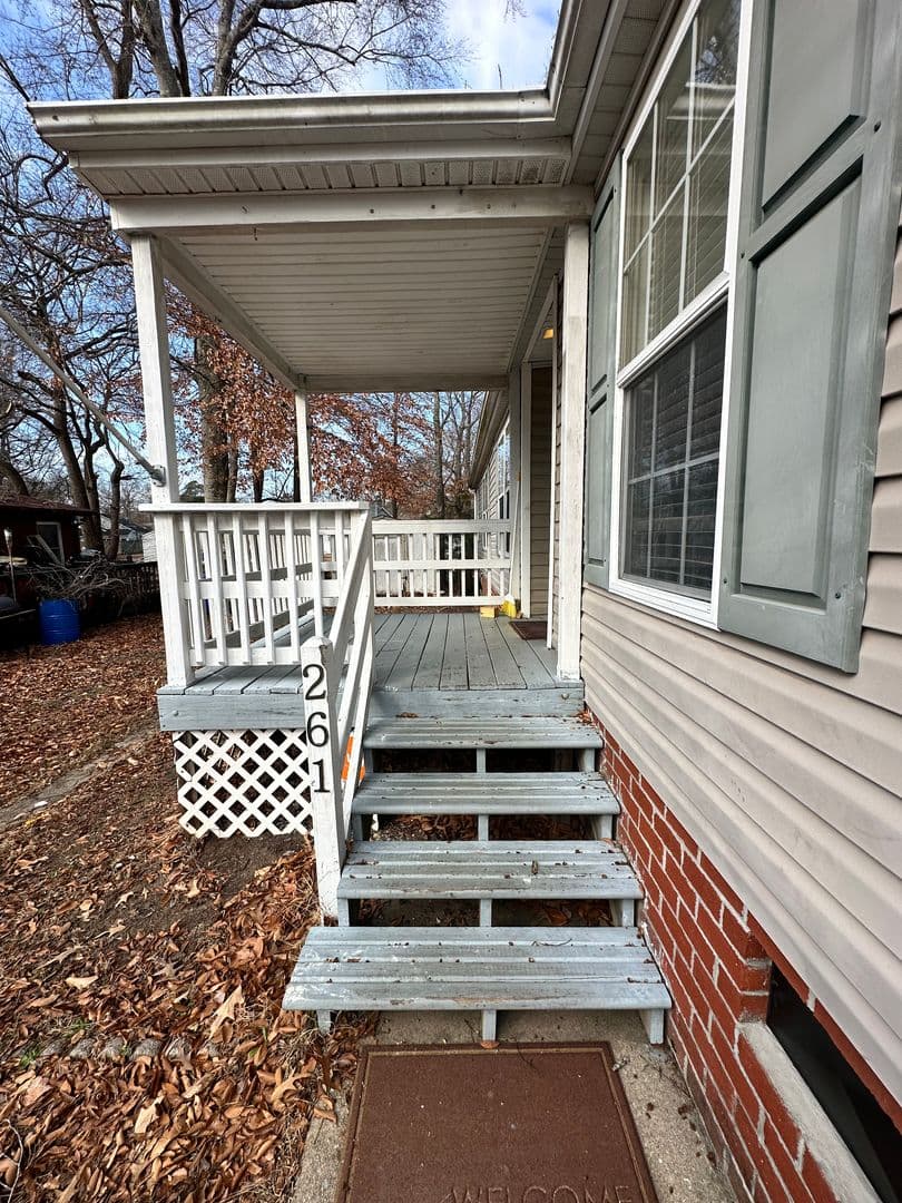 Suffolk Apartment: 261 Burnett Way