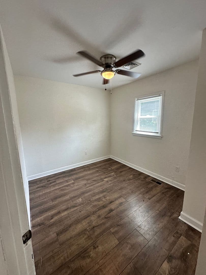 Hampton House: 227 Settlers Landing