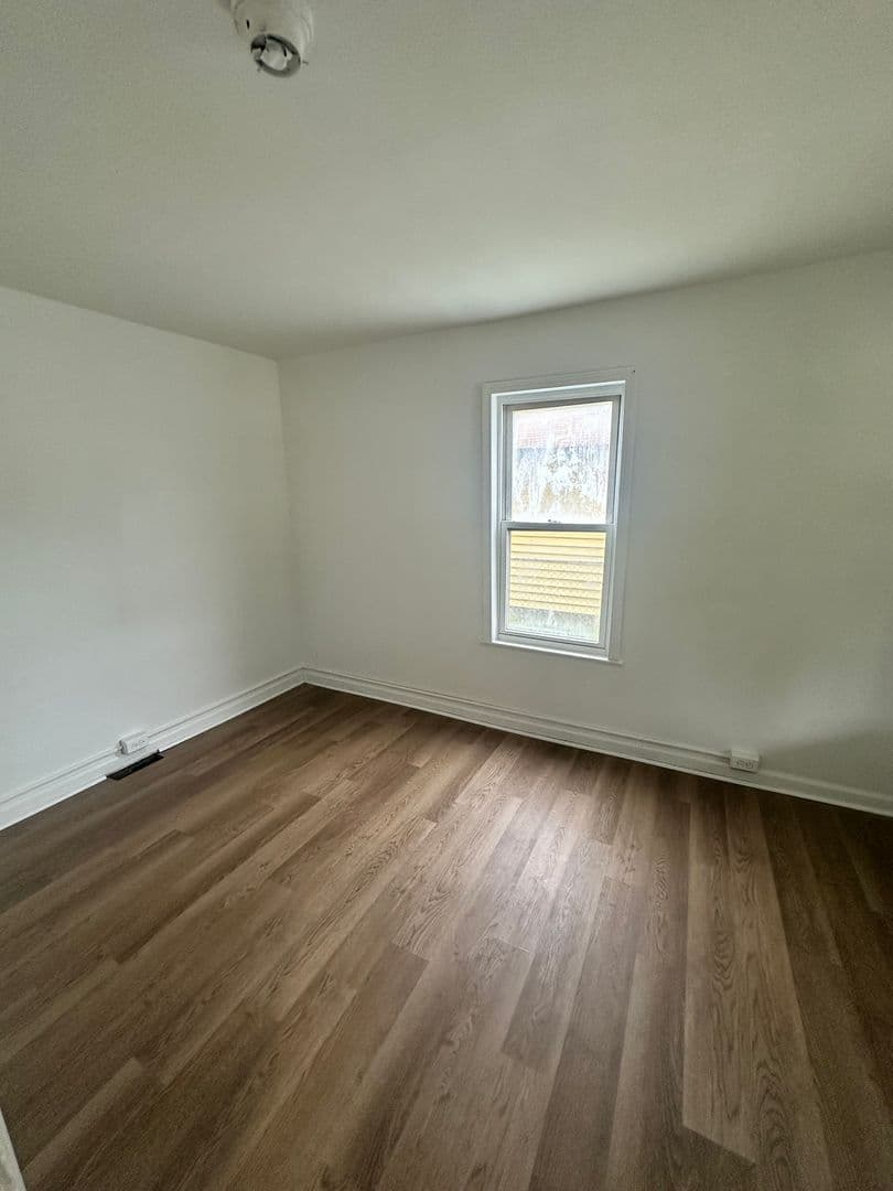 Norfolk House: 3239 Marne Ave