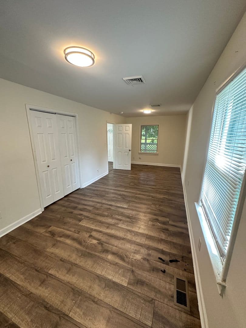 Hampton House: 227 Settlers Landing
