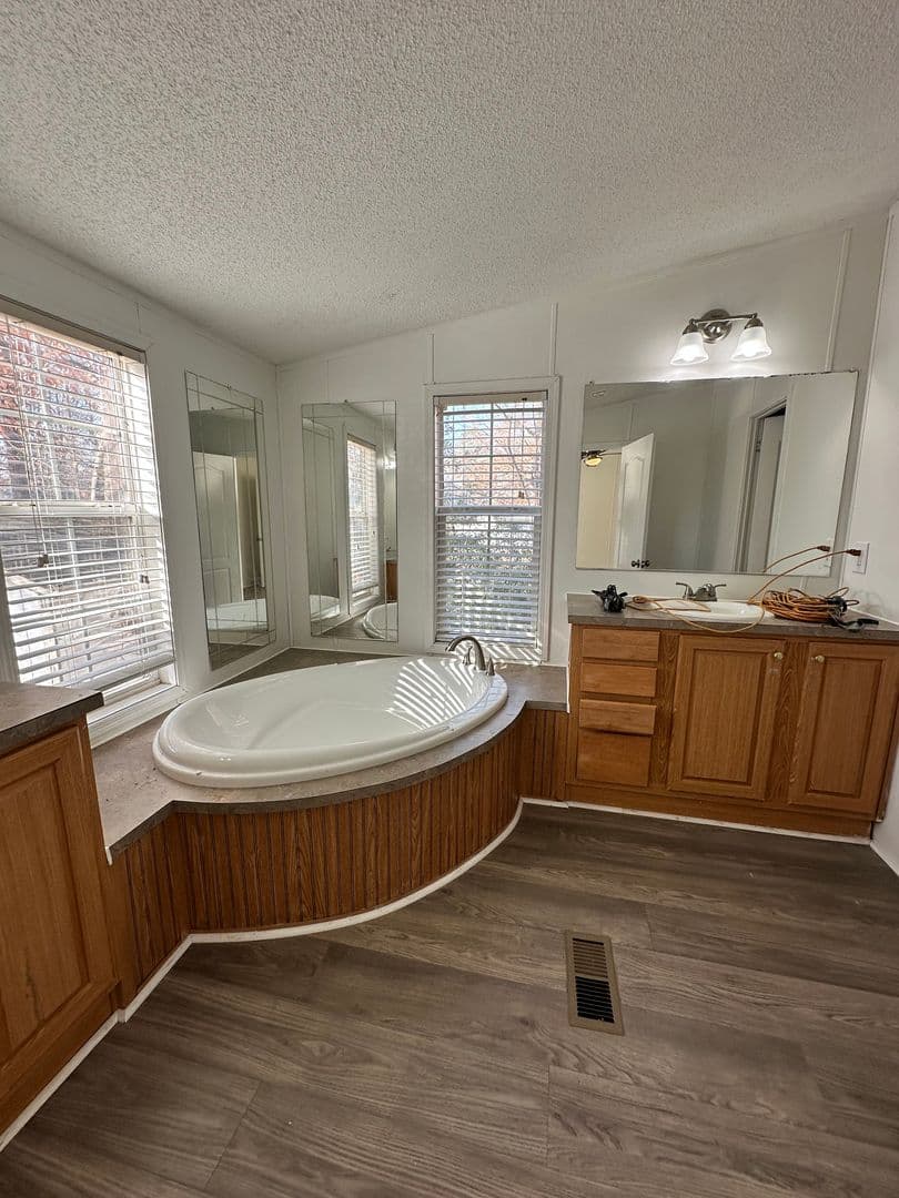 Suffolk Apartment: 261 Burnett Way