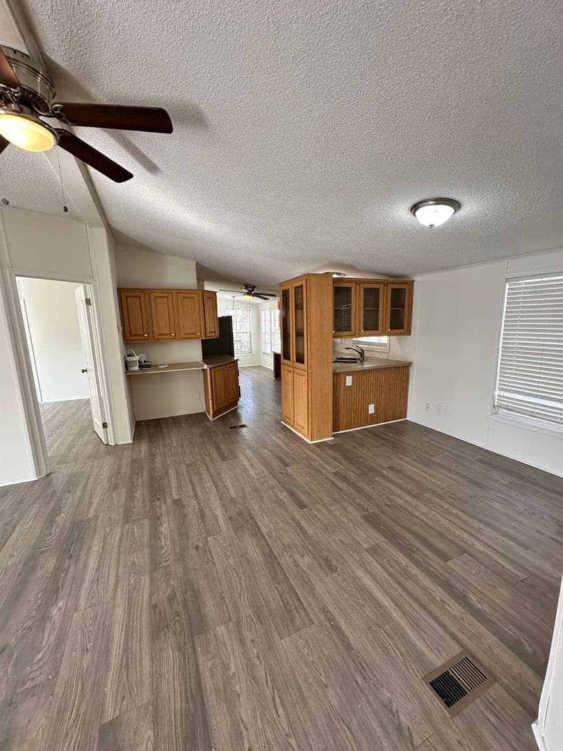 Suffolk Apartment: 261 Burnett Way