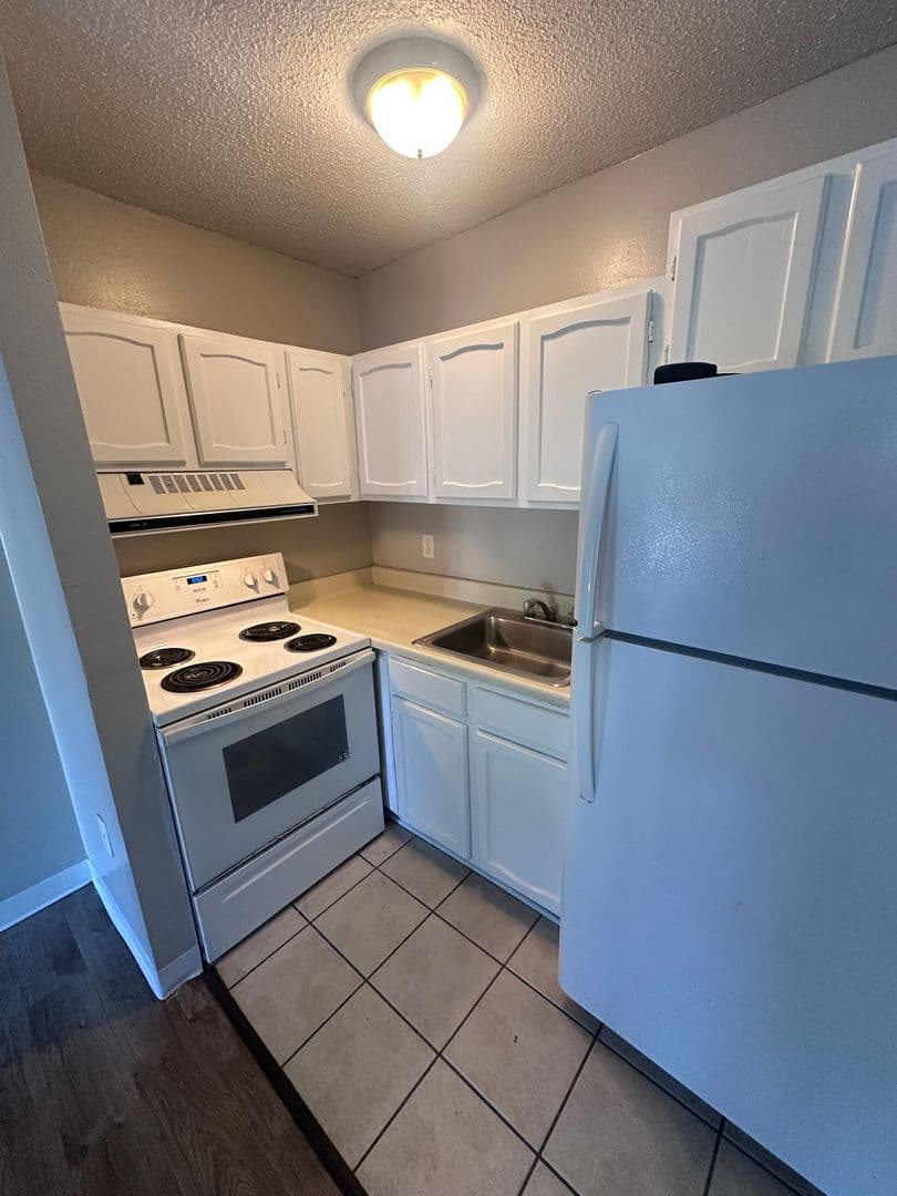 Newport News Apartment: 15910 Warwick Blvd