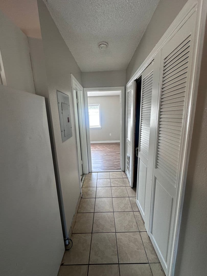 Newport News Apartment: 15910 Warwick Blvd