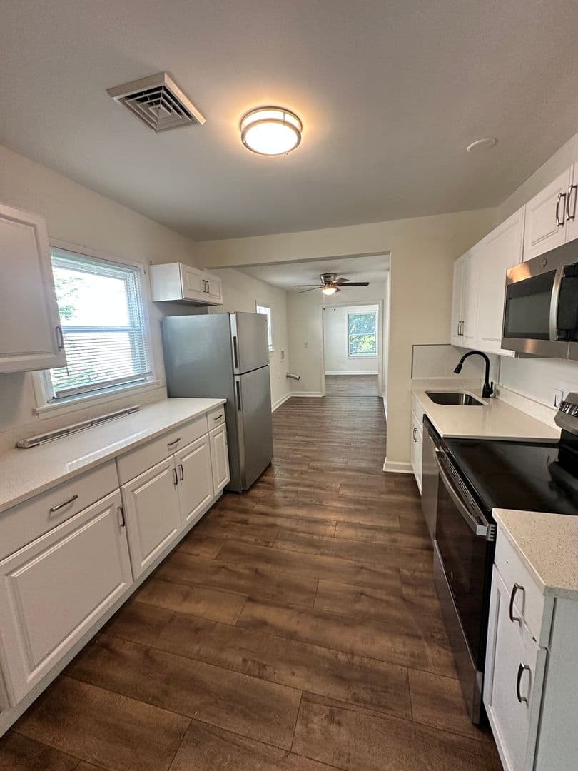 Hampton House: 227 Settlers Landing