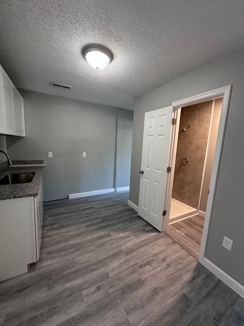Newport News Apartment: 15910 Warwick Blvd