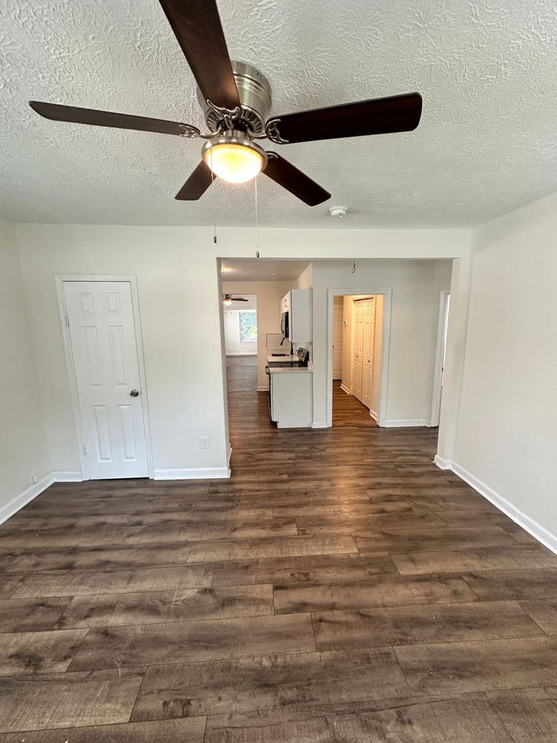 Hampton House: 227 Settlers Landing