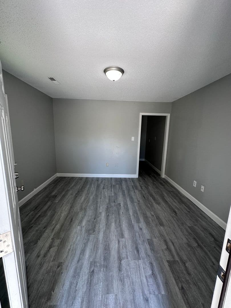Newport News Apartment: 15910 Warwick Blvd