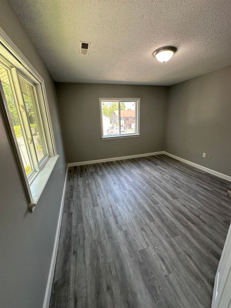 Newport News Apartment: 15910 Warwick Blvd