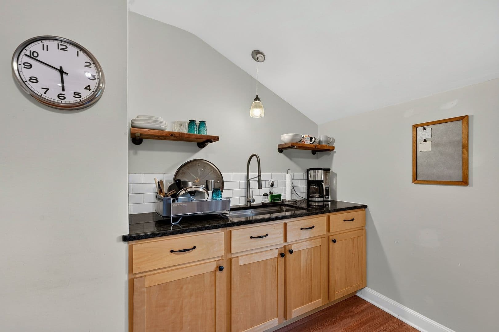 Wauwatosa Apartment: 1424 N 70th St