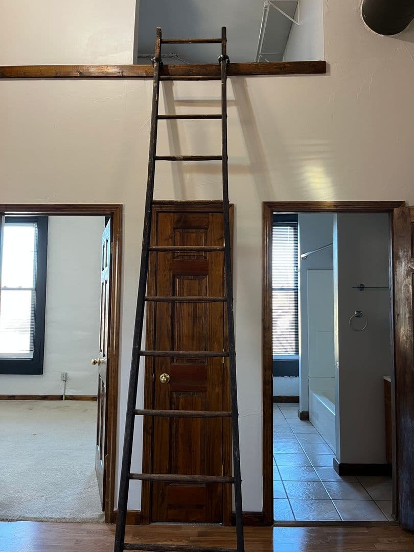 Milwaukee Apartment: 311 W Brown St