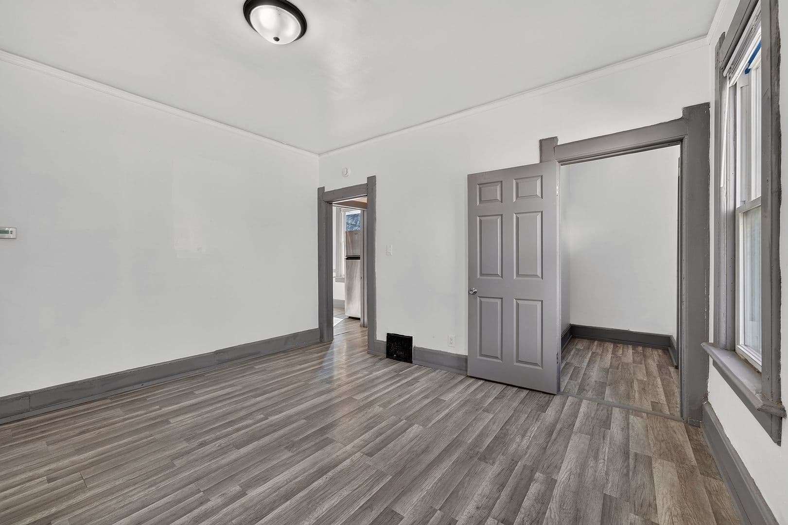 Milwaukee Apartment: 2320 N Buffum St