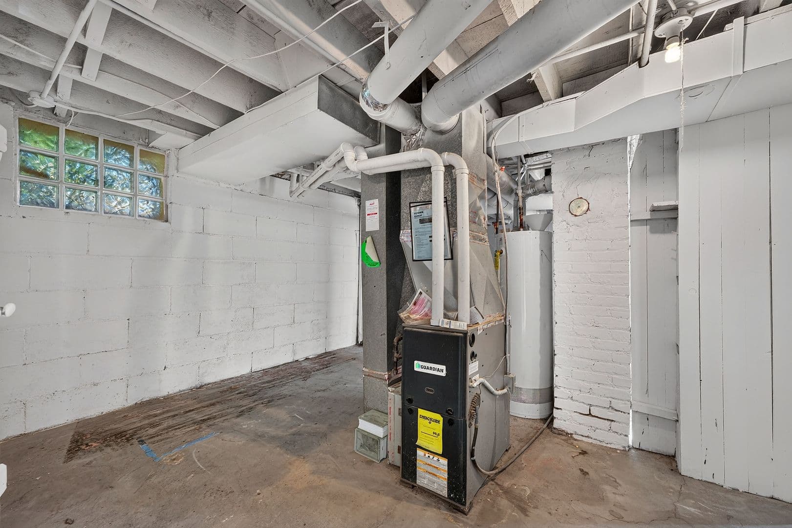 Milwaukee Apartment: 2320 N Buffum St