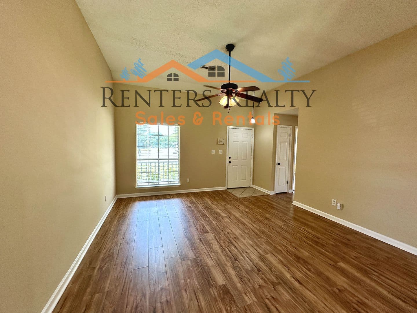 Madison House: 214 Shoals Point Trail