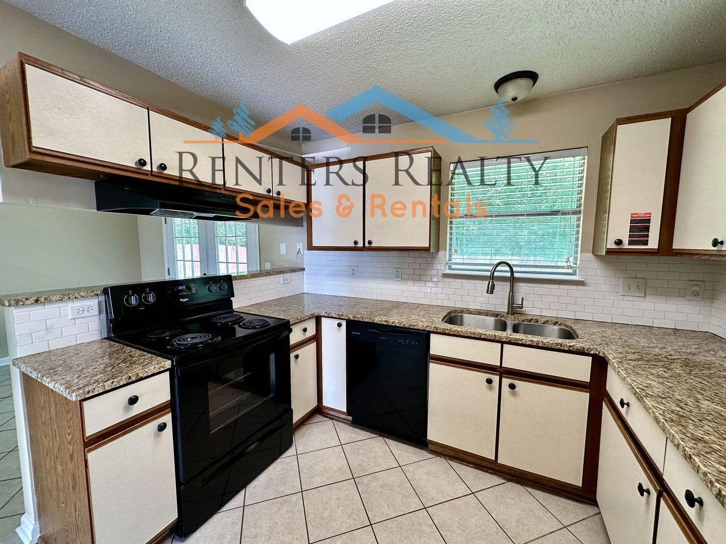 Madison House: 214 Shoals Point Trail