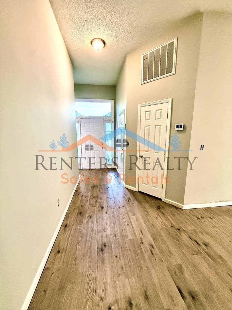 Madison House: 122 Sunset Ridge
