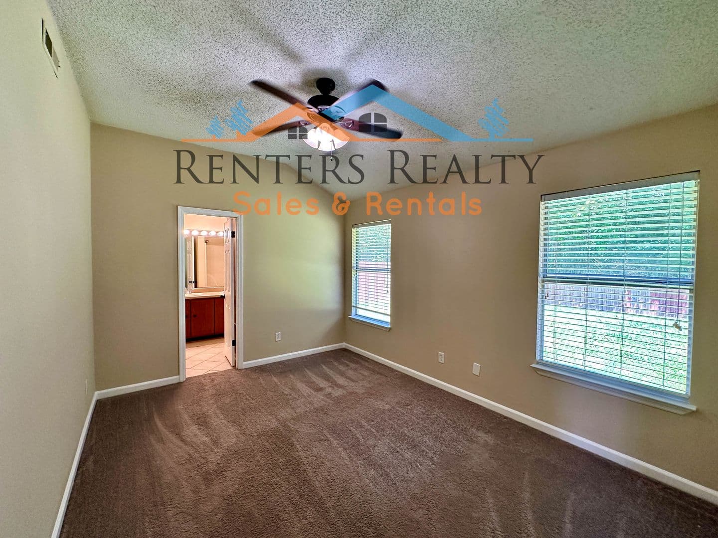 Madison House: 214 Shoals Point Trail