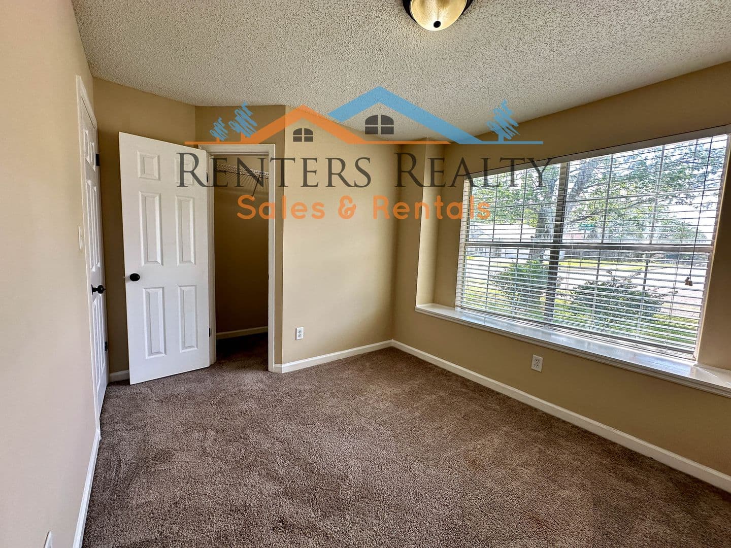 Madison House: 214 Shoals Point Trail