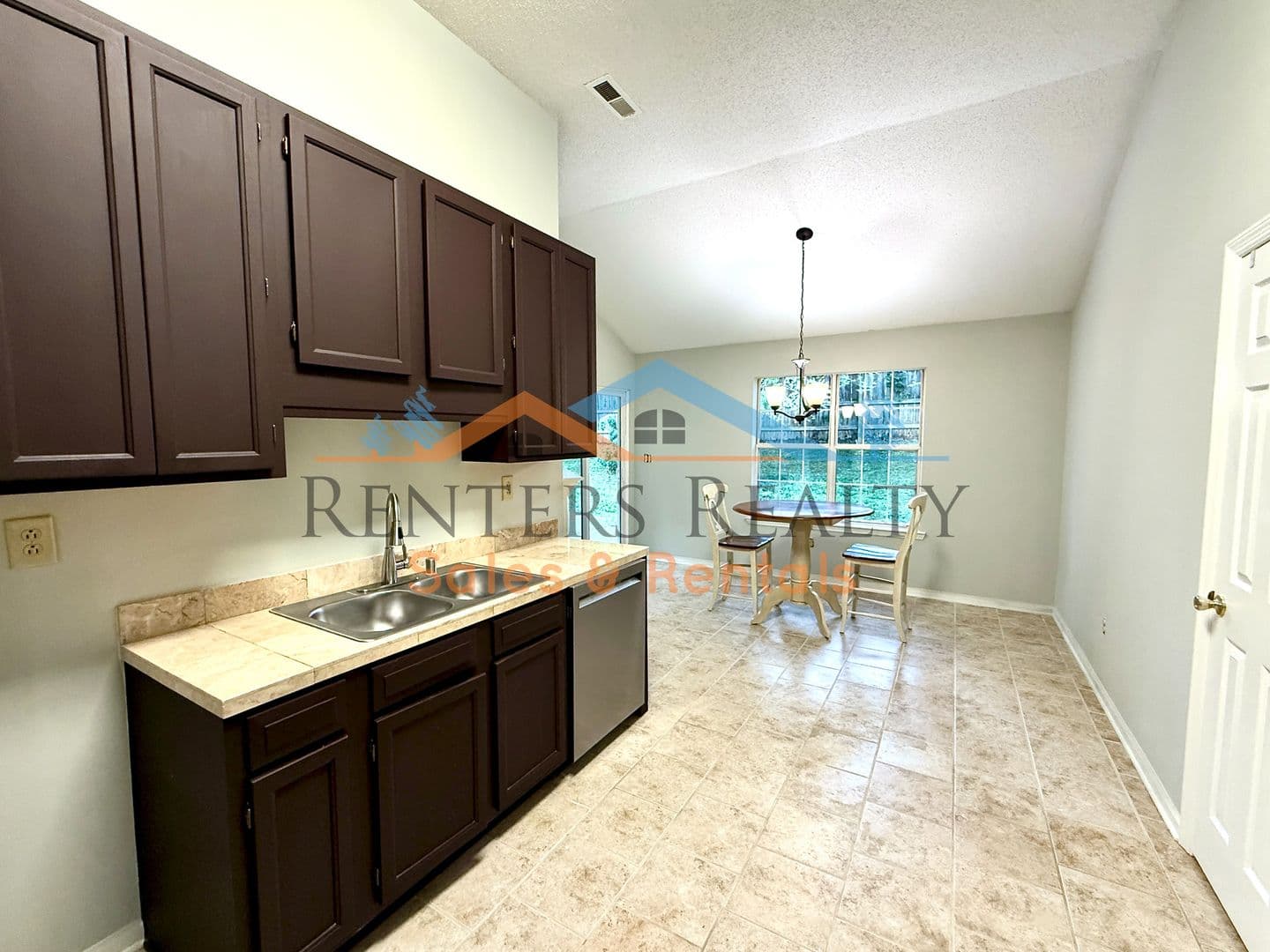 Madison House: 122 Sunset Ridge