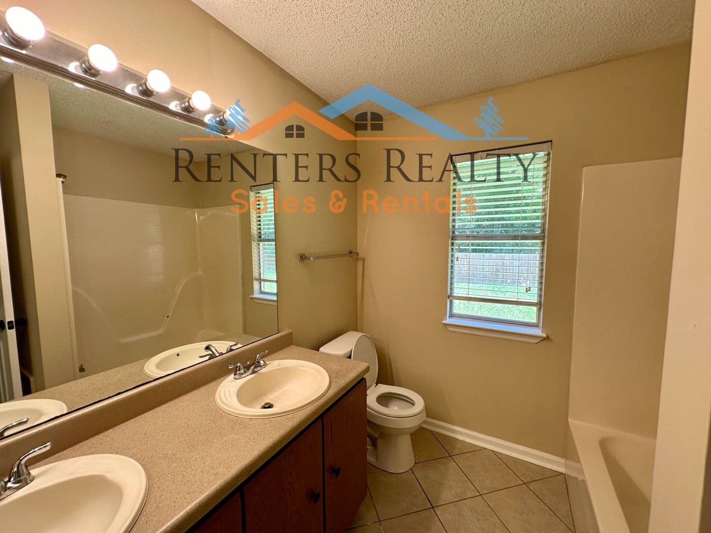 Madison House: 214 Shoals Point Trail
