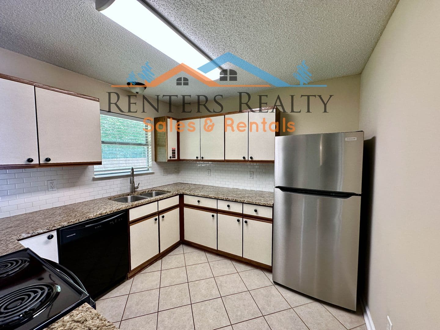Madison House: 214 Shoals Point Trail