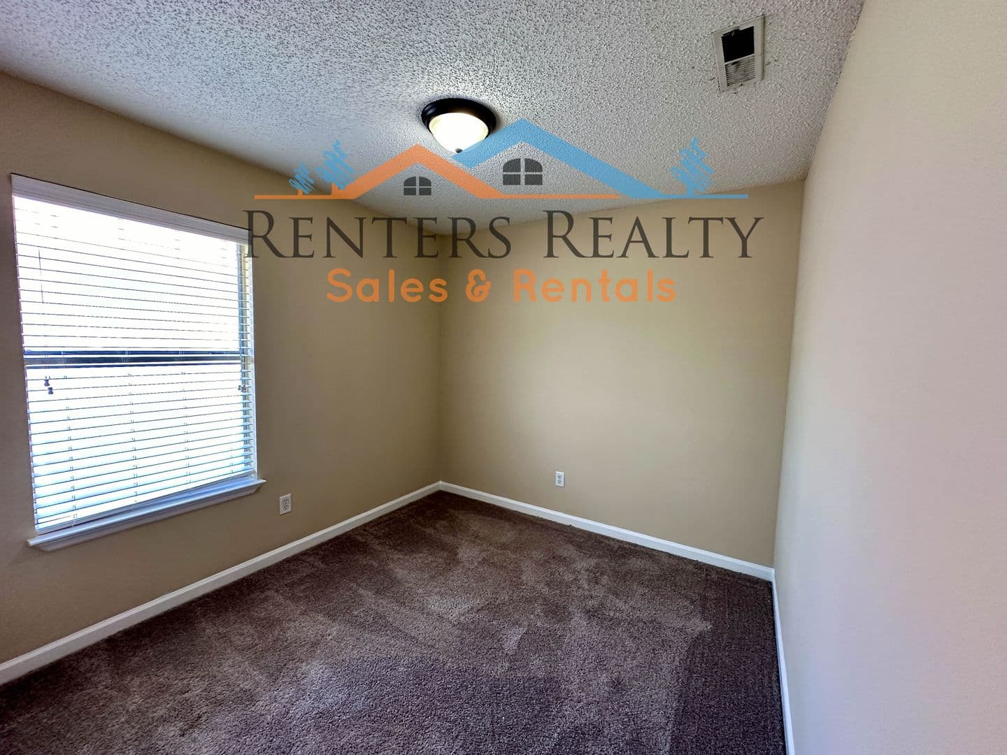 Madison House: 214 Shoals Point Trail